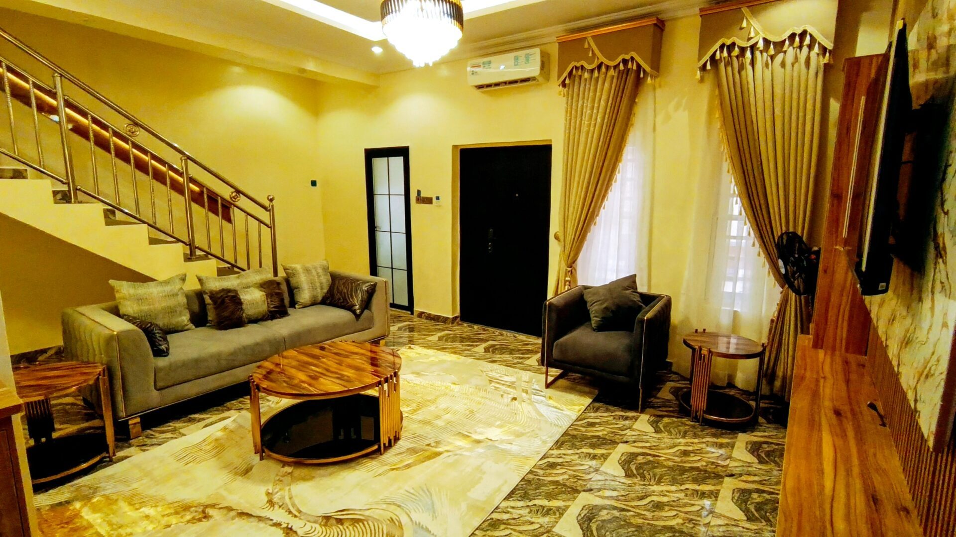 Room 02
